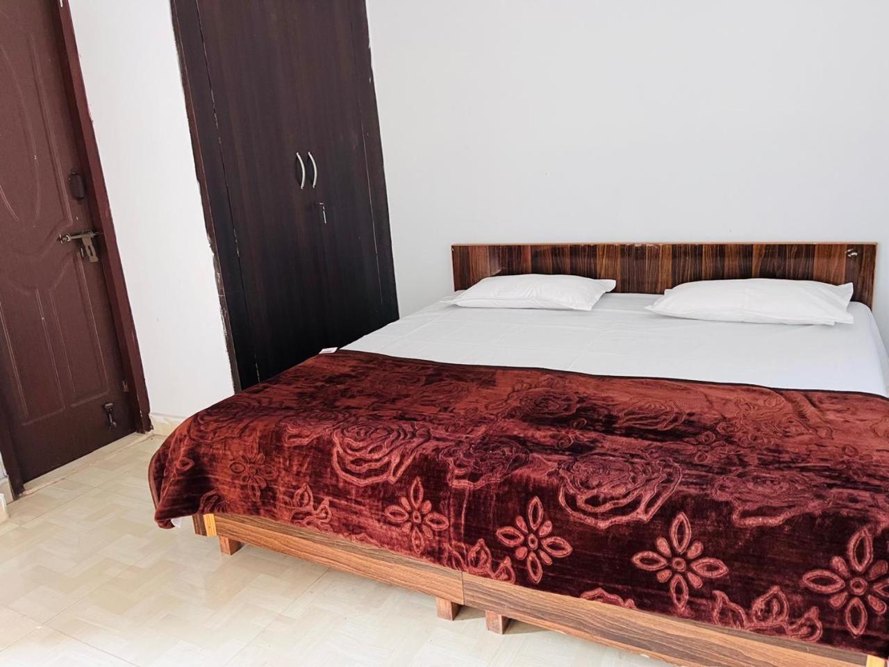 Hotel Kaushik Bhawan à Rishīkesh Extérieur photo