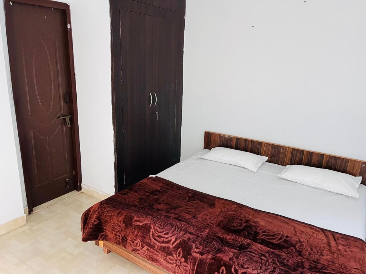 Hotel Kaushik Bhawan à Rishīkesh Extérieur photo