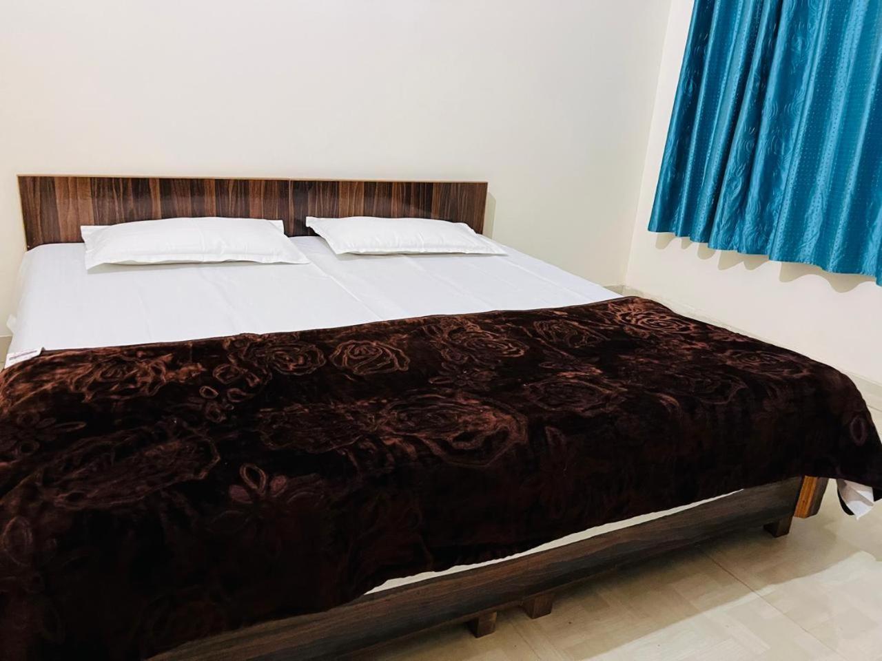 Hotel Kaushik Bhawan à Rishīkesh Extérieur photo