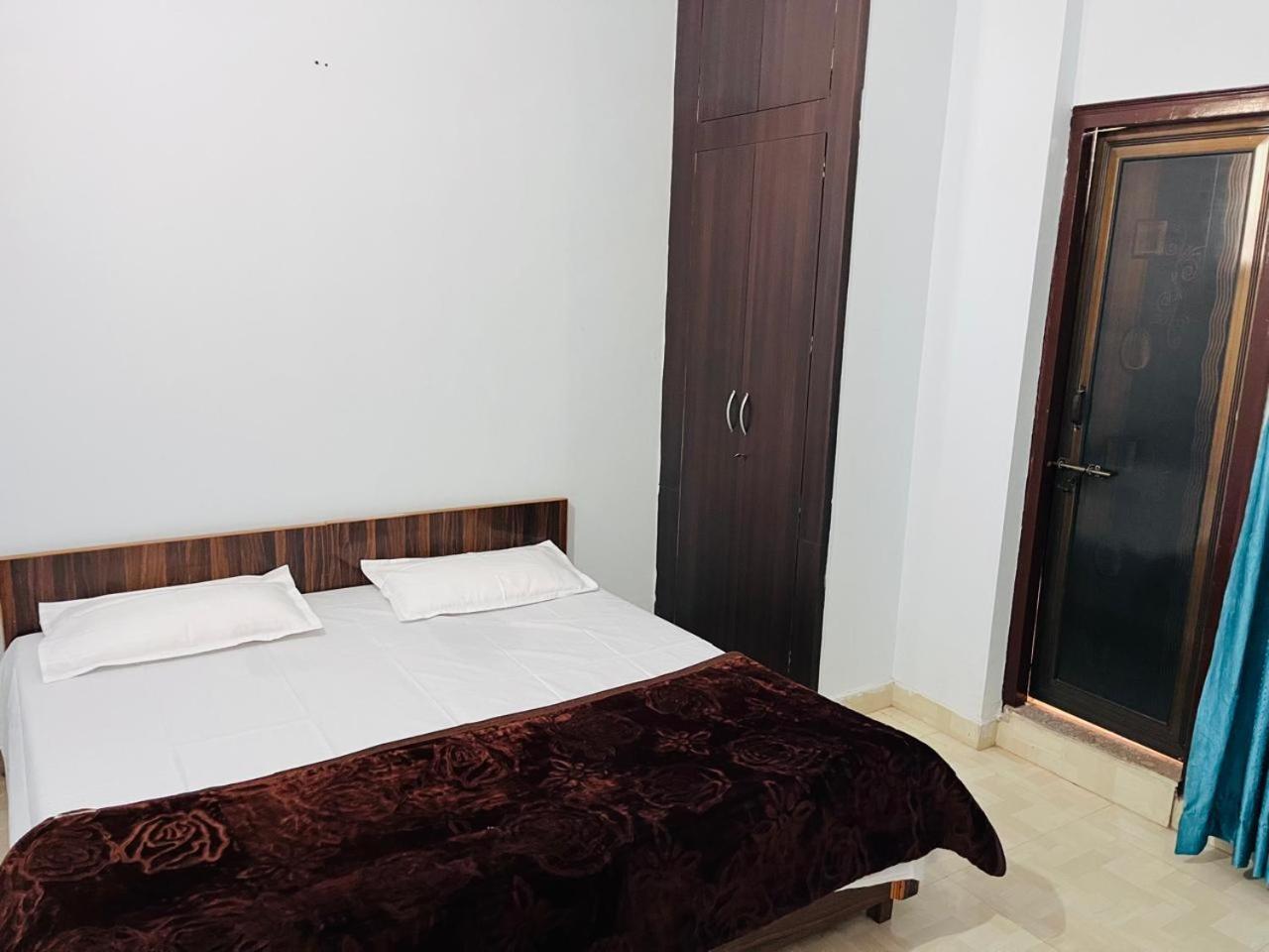 Hotel Kaushik Bhawan à Rishīkesh Extérieur photo